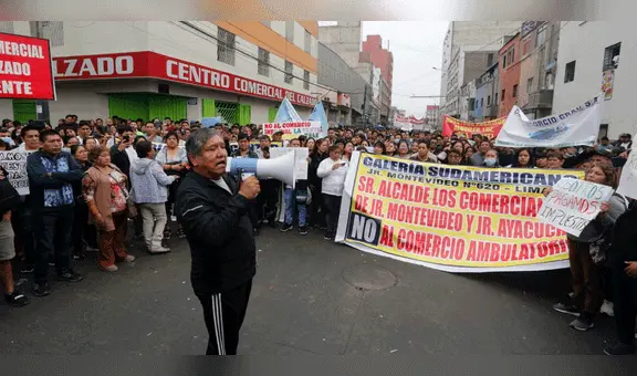 Cercado de Lima: comerciantes formales marchan en contra de ambulantes