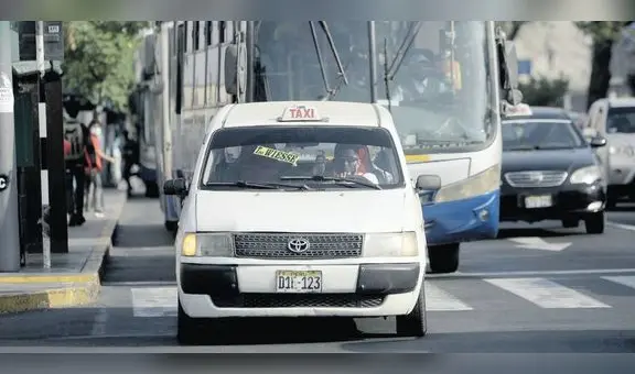 Taxis colectivos le ganan la carrera a los corredores: más de 40 rutas ilegales