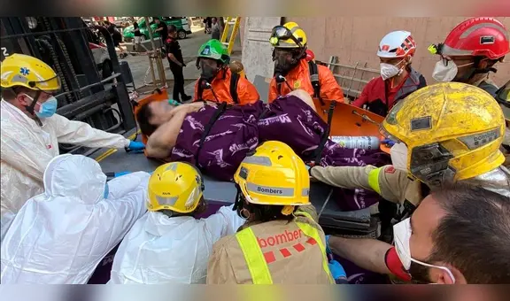 Rescatan a hombre que no salía de su casa desde pandemia y quedó atrapado entre rumas de basura