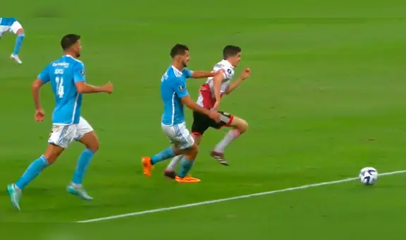 ¿Por qué cobraron penal para River si el jalón inició afuera del área? Esto dice el reglamento