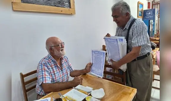 Escritor vende sus poemas en las calles para poder sobrevivir en Trujillo