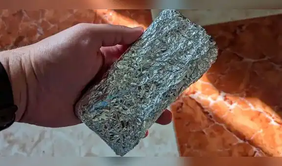 ¿Qué sucede si decides envolver tu smartphone en papel aluminio? Aquí la respuesta
