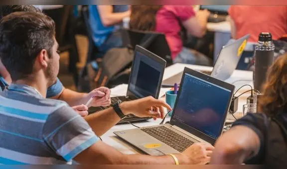 Estudia programación web de manera gratuita y aprende con IA