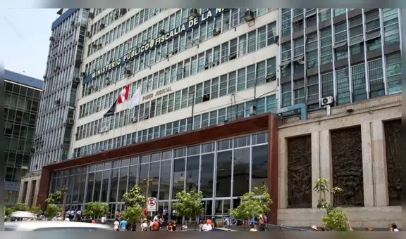 Condenan a trabajador de la fiscalía que grabó a sus compañeras en los servicios higiénicos