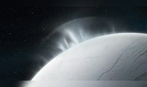 La luna congelada de Saturno erupcionó y expulsó al espacio un chorro de vapor de agua de casi 10.000 km