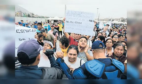 Malestar e improvisación tras reubicación de ambulantes