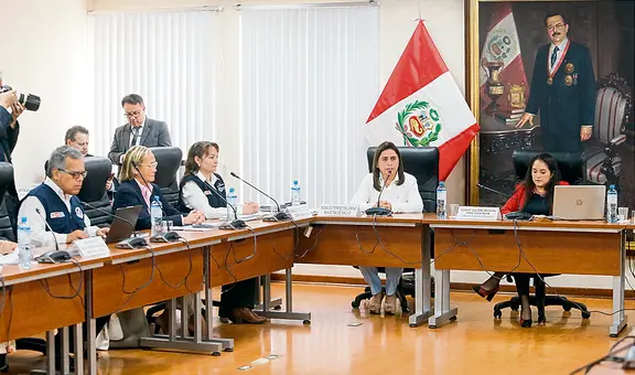 Ministra de Salud dice que no renunciará pese a reiterados pedidos por crisis del dengue