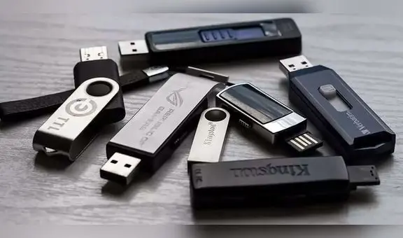 ¿Cuánto espacio de almacenamiento tenía el primer USB de la historia y cuál fue su precio?