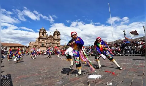 Escolares rinden homenaje a Cusco con danzas típicas en su mes jubilar