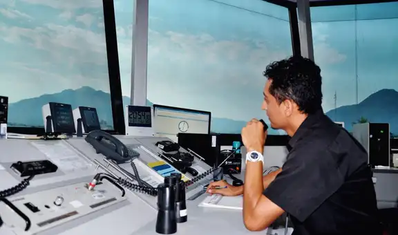 Controladores aéreos: ¿dónde estudiar y cuáles son los requisitos que debo cumplir?