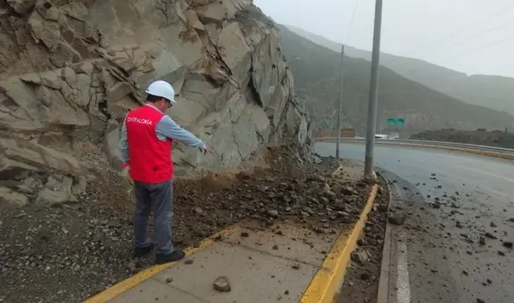 Pasamayito: caída de grandes rocas pone en peligro a transeúntes y vehículos, advierte Contraloría