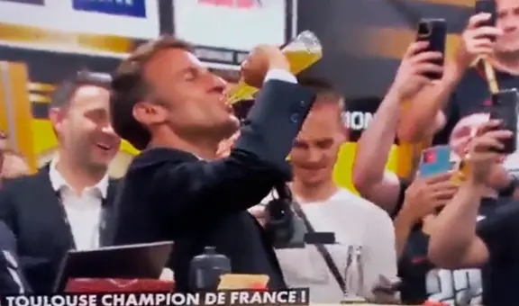 Presidente de Francia sorprende al beber una botella de cerveza en segundos en evento público