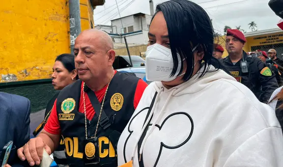 PNP traslada a mamá del 'Maldito Cris' a la Dirincri luego de acudir a la morgue