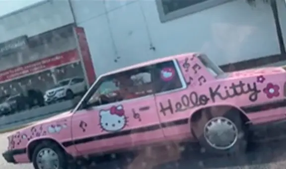 Joven mexicano maneja auto con diseño de Hello Kitty y redes estallan: "Fino"