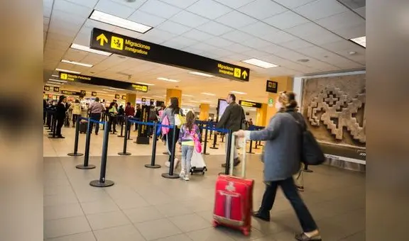 ¿Viajarás en feriado largo?: esto es lo que debes hacer si cancelan o retrasan tu vuelo