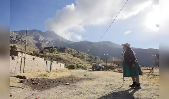 Cenizas del Ubinas llegan a dos distritos de Arequipa