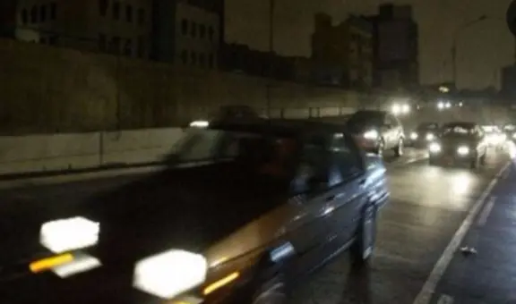 Bomberos acuden a rescatar a personas atrapadas en ascensores tras apagón