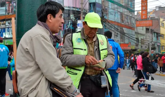 Municipalidad de La Victoria prohíbe cambio de dólares en la vía pública