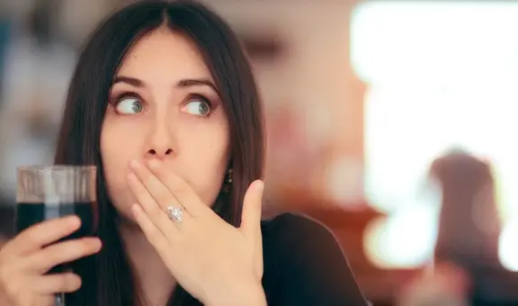 ¿Por qué me da hipo cuando tomo mucho alcohol y cómo quitarlo?