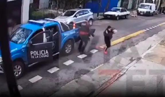 Policía frustra feminicidio cuando hombre perseguía a su expareja con un arma en Argentina