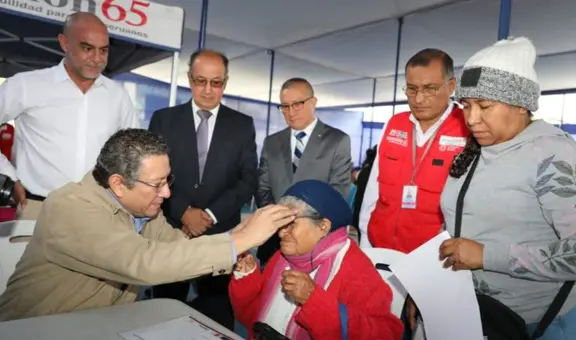 Midis inició la distribución de 216.000 lentes para adultos mayores de Pensión 65