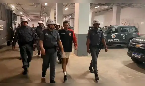 Detienen a preparador físico de Universitario por gestos racistas en partido contra Corinthians