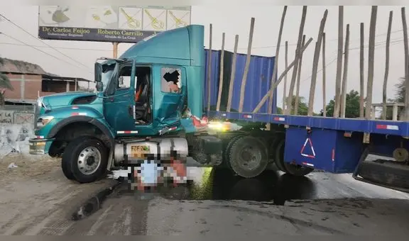 ¡Peligro!: niños exponen sus vidas al extraer petróleo de vehículo que sufrió accidente en Tumbes