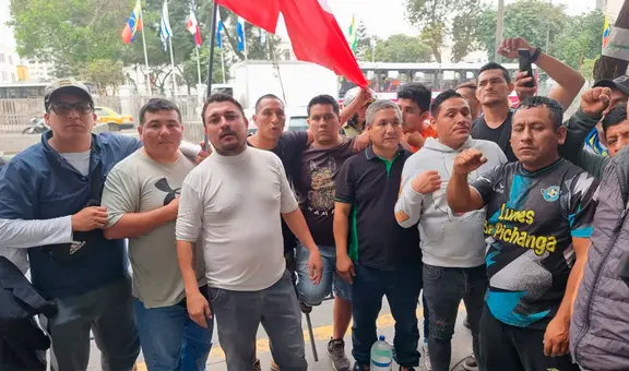 Colectiveros protestan en los exteriores del Congreso: ¿cuáles son sus reclamos?