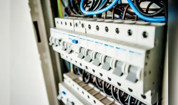 Nuevos suministros de luz costarán 9% menos para usuarios domiciliarios y pequeños comercios