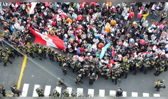 'Marchas en Lima': PNP hizo retroceder a manifestantes lanzando bombas lacrimógenas en av. Abancay