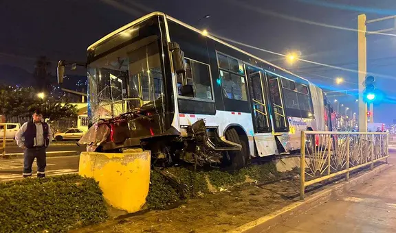 Independencia: 8 heridos deja choque de bus del Metropolitano contra berma central de la vía
