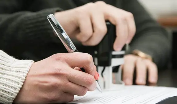 Modelo de constancia de trabajo en Word y PDF en Perú