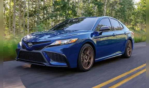 El Toyota Camry 2024 ya es una realidad: así luce el renovado sedán japonés