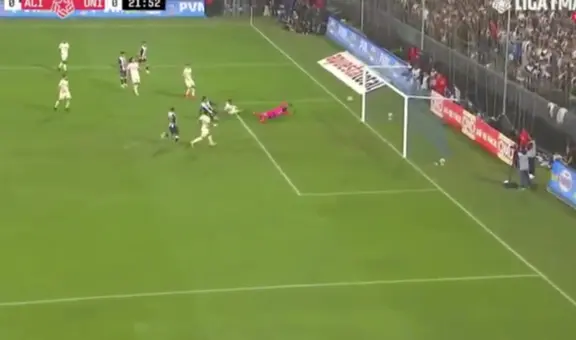 ¡Palo! Pablo Sabbag remató de zurda tras gran jugada colectiva y casi marca el primer gol de Alianza