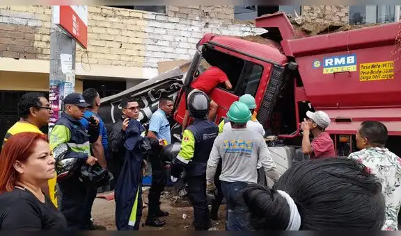 Chorrillos: mujer resultó herida de gravedad tras colisión de camión contra vivienda