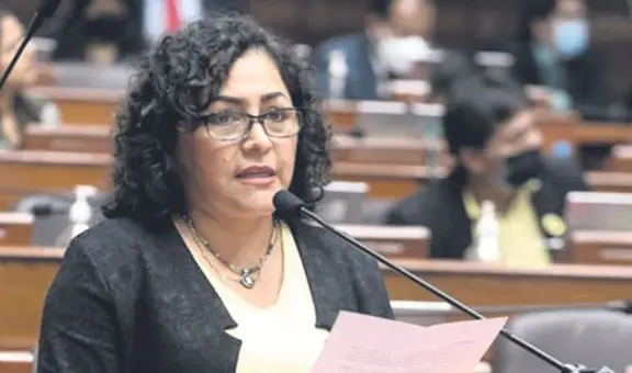 Fiscalía inicia investigación preliminar contra Karol Paredes