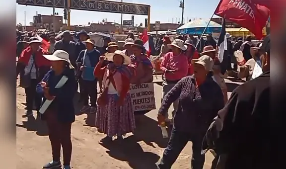 Más de 2.000 profesores protestan contra Dina Boluarte y el Congreso en aeropuerto de Puno