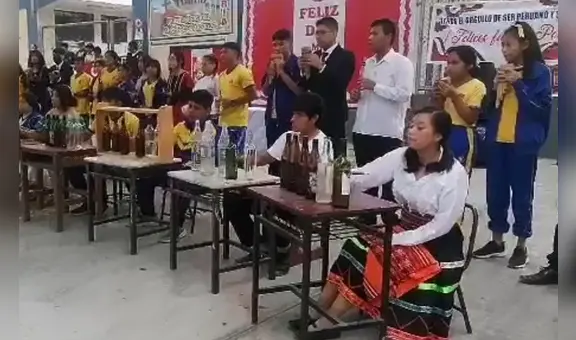 Alumnos usan botellas para tocar cumbia ‘Cariñito’ en colegio de Trujillo