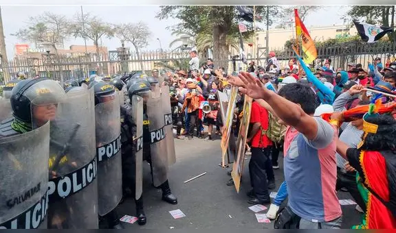 Protestas en Lima: así se enfrentaron los manifestantes a la PNP durante mensaje a la nación