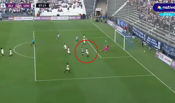 Adriana Lúcar 'pinchó' la pelota y puso el 1-0 de Alianza sobre Universitario a los 7 minutos