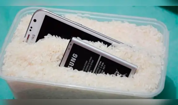 ¿Por qué no es una buena idea meter tu teléfono mojado en arroz para repararlo? Esto puede pasarle