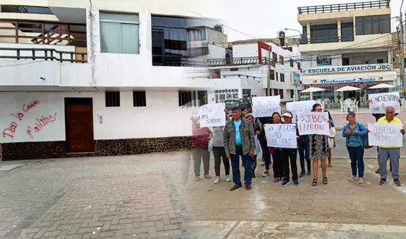 "¡Den la cara!": Deudos de los tripulantes de avioneta Cessna protestan frente a escuela JBC en Trujillo