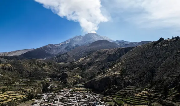 Volcán Ubinas expulsó restos de lava incandescente en Moquegua