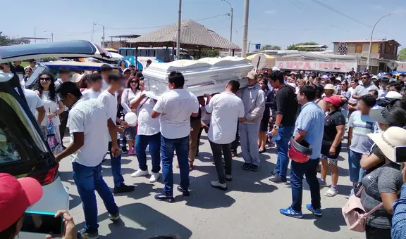 Familiares y amigos despiden a adolescente que murió acuchillado por su compañero en Piura