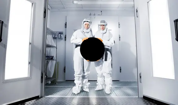 Así es el vantablack, el material extremadamente negro que absorbe el 99% de la luz