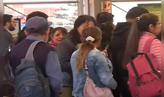 Metro de Lima: siguen con venta informal de pasajes pese a asesinato de revendedora en SJL