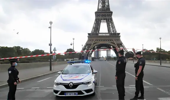Policía evacúa la Torre Eiffel y alrededores en París tras amenaza de bomba