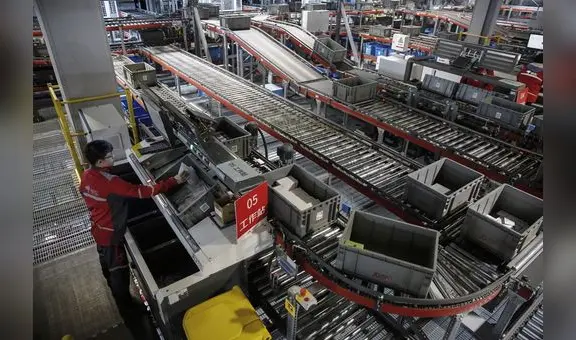 La producción industrial china se desaceleró en julio hasta el 3,7%