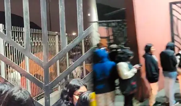 ¡Llevaron colchones y frazadas! Alumnos de la UNMSM acamparon para recibir almuerzo especial