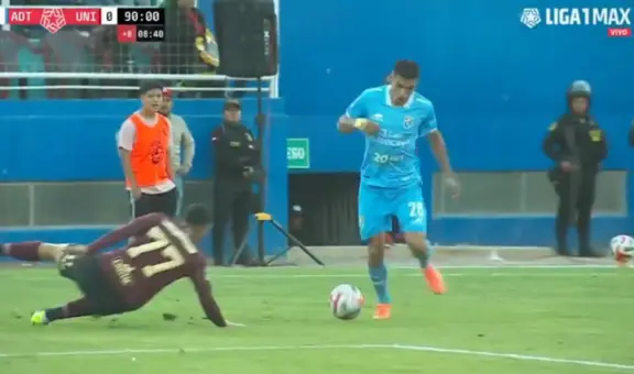 Kevin Serna dejó en el suelo a Celi y anotó un golazo para el 2-0 de ADT ante Universitario